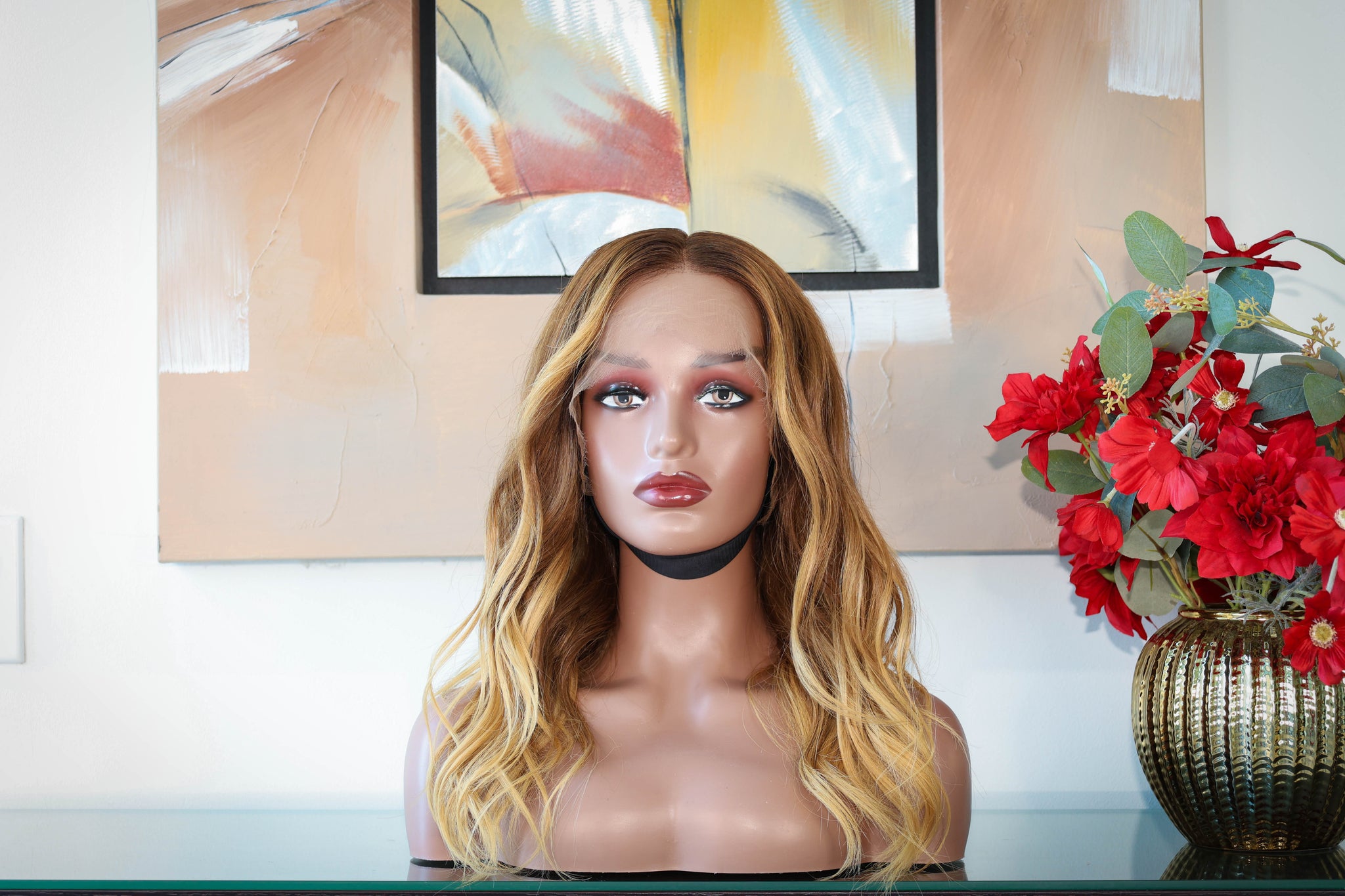Perruque Synthétique Mi-longue Blonde Dorée Avec Mèches Claires ABBY - Style Libre, Bonnet Ajustable - Parfaite Pour Un Look Quotidien Ou Occasionnel